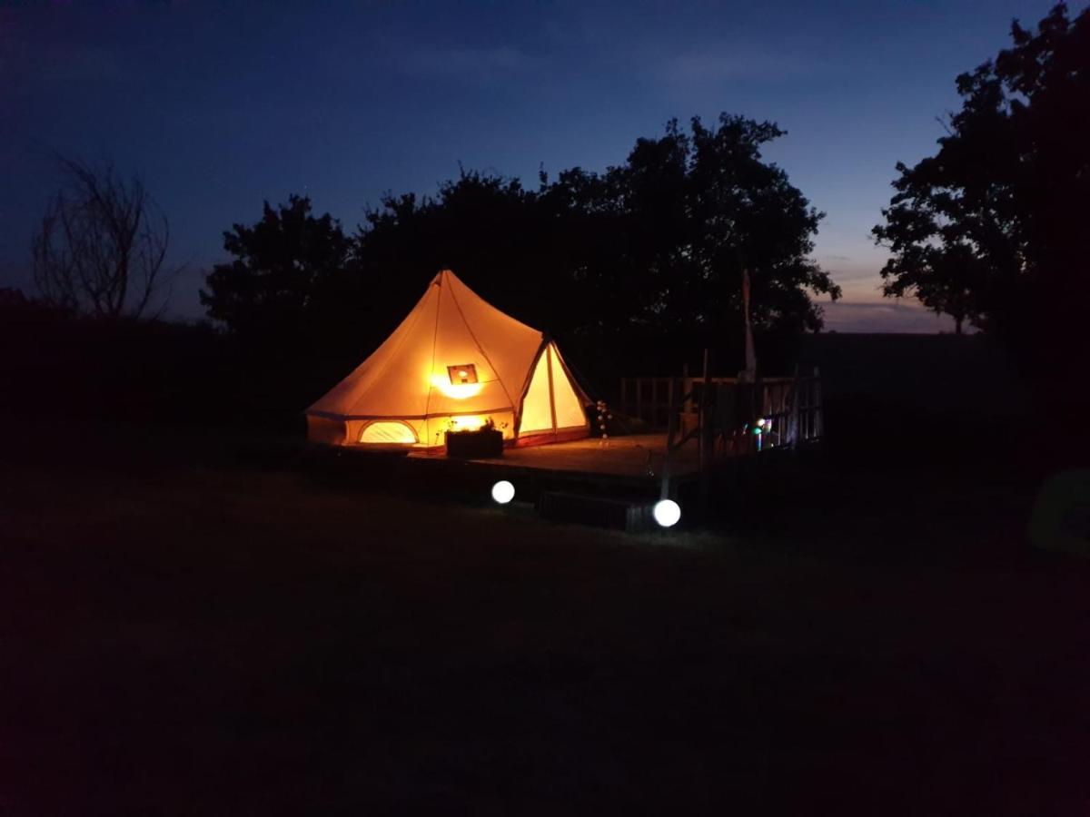 Camping La Petite Houmee Curzay-sur-Vonne Экстерьер фото