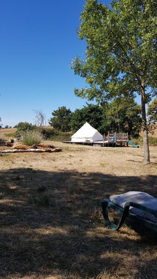 Camping La Petite Houmee Curzay-sur-Vonne Экстерьер фото